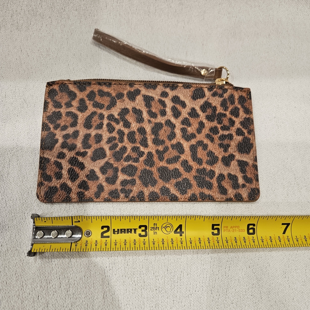 IMAN Leopard Print Clutch with Wristlet - Picture 4 of 4